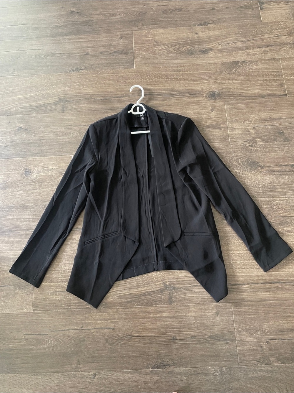 NWT Lulu's Black Blazer Style Open Jacket, Size Medium
Shoulder Pads Sewn In